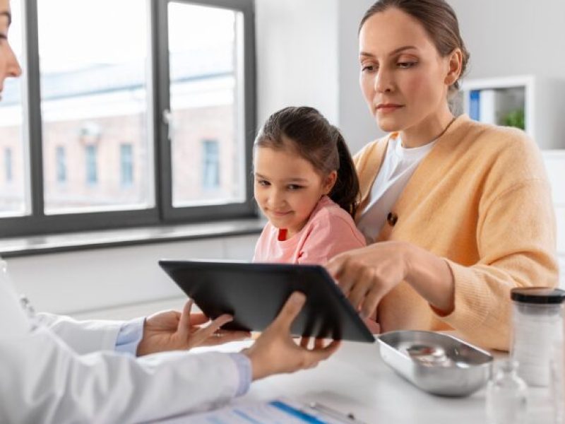 Locandina del webinar: Funzioni Esecutive, Autismo e ADHD: l'approccio multidimensionale di TeleFE nella ricerca e nella pratica clinica