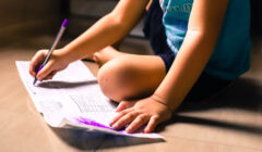 Bambino che scrive
