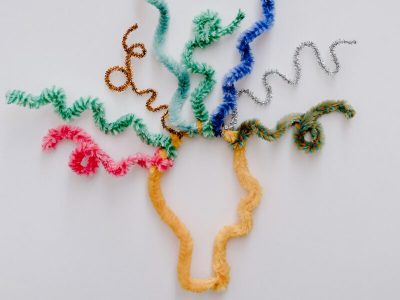 Locandina del webinar: "Crescere un figlio autistico: guida pratica per genitori"