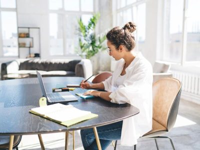 Locandina del webinar Adesso parlano anche loro: la nuova versione self-report del QuFE per ragazze e ragazzi